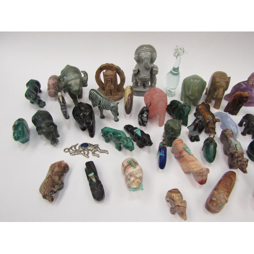 1330 - A box containing a collection of carved stone animals in Malachite, rose quartz, amethyst, soapstone... 