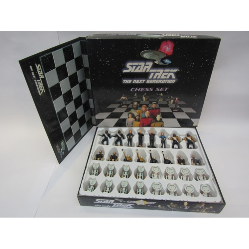 5007 - A Star Trek The Next Generation chess set