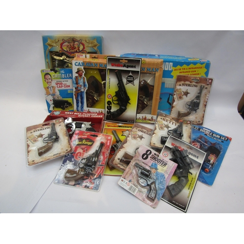 5035 - A collection of mostly boxed/carded toy guns including Wicke, Ideal, Edison, Giocattoli, Lone Star e... 