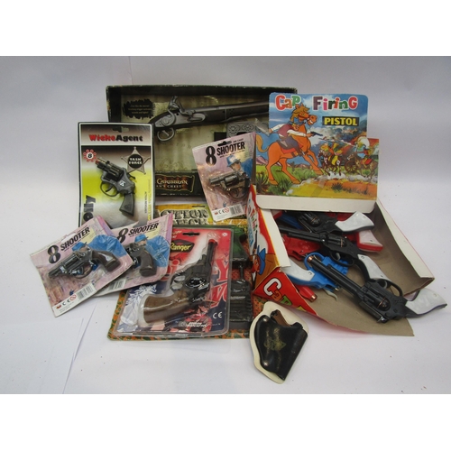 5035 - A collection of mostly boxed/carded toy guns including Wicke, Ideal, Edison, Giocattoli, Lone Star e... 