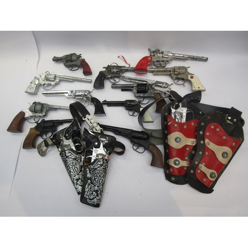 5042 - A collection of playworn toy guns, cap guns and pistols including Lone Star, Crescent etc, together ... 