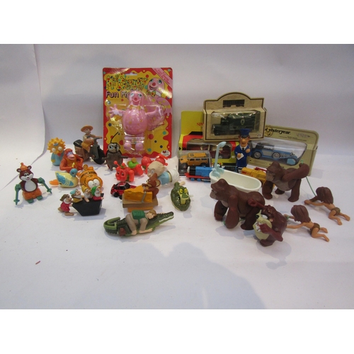 5052 - A collection of wind up plastic toys, a carded Mr Blobby Fun Figure and small group of diecast vehic... 