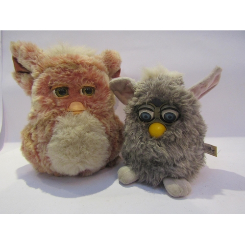 5063 - Two Tiger Electronics Furby toys