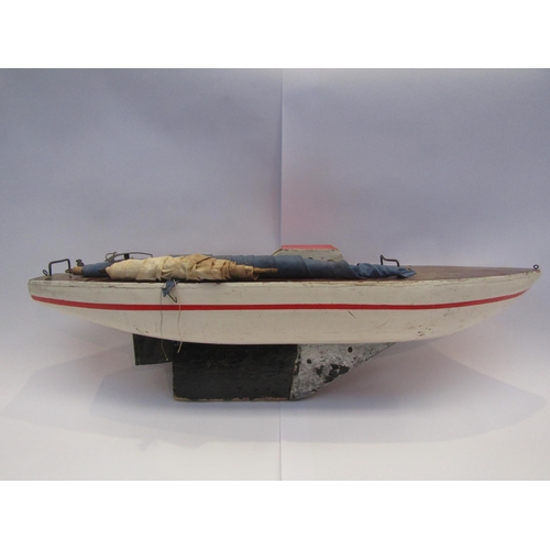 5083 - A wooden pond yacht with lead keel, 76cm length              (E) £15-20