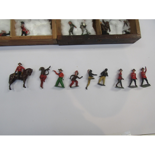 5086 - A collection of playworn lead solidiers including Britains                 (E) £15-20