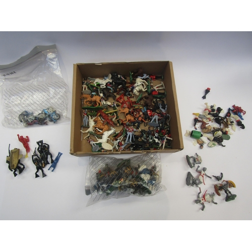 5087 - A collection of plastic and lead figures including Britains Swoppets 15th Century Knights etc