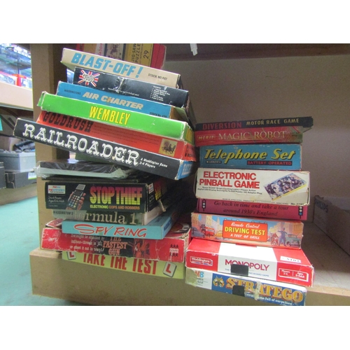 5102 - Assorted board games, toys and puzzles including Stop Thief Electronic Cops And Robbers, Waddington'... 