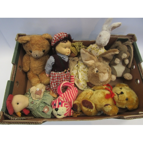 5104 - Assorted soft toys including Rojo Toys teddy bear, Bagpuss bag, Harrods finger puppets etc