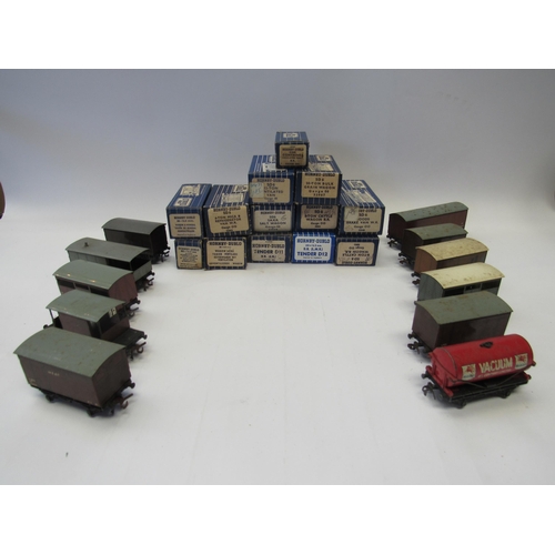 5272 - Twelve boxed Hornby Dublo 00 gauge wagons to include SD6 Saxa Salt Wagon, SD6 6-ton Mica B Regrigera... 