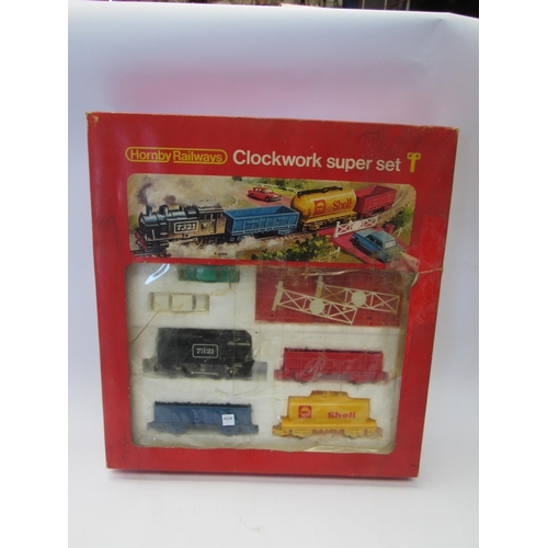 5275 - A boxed Hornby Railways 00 gauge clockwork super set (box a/f)      (E) £10-20