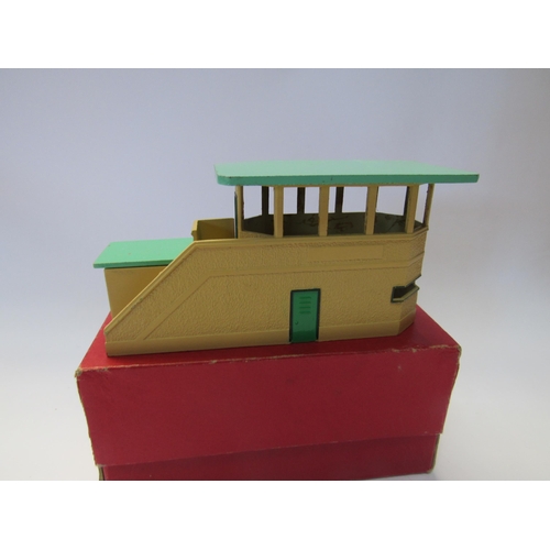 5298 - A boxed Hornby Dublo 00 gauge 5080 Signal Cabin with rare green roof, damage to base     (R) £10