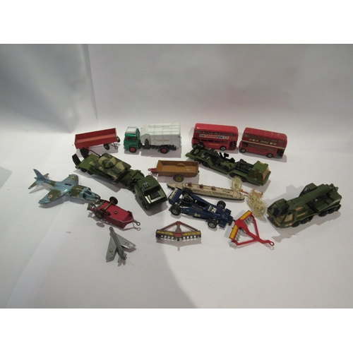 5196 - A collection of loose Dinky diecast vehicles and Matchbox military diecast vehicles            (E) £... 