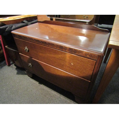 1107 - A 1940's oak chest of four drawers together with a matching dressing chest with raised mirror back (... 