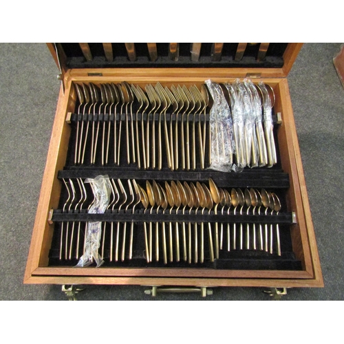 1171 - A modern canteen of cutlery in carry case