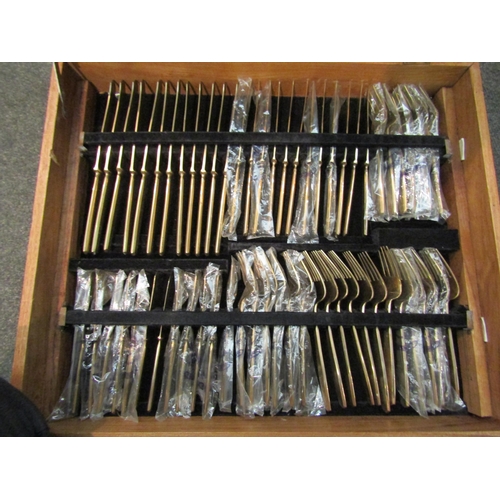 1171 - A modern canteen of cutlery in carry case