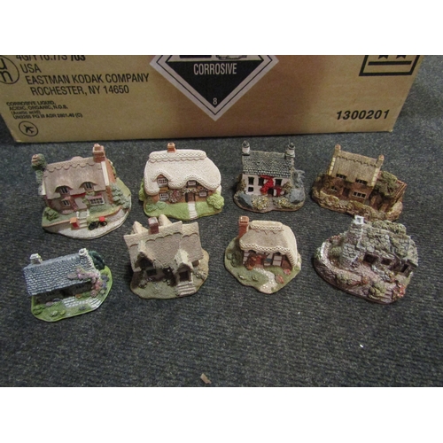 1254 - A collection of Lilliput Lane models, some boxed, some a/f (26)    (R)  £30