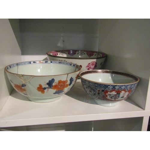 1406 - A late 18th Century Chinese porcelain small punch bowl with later metal rim (cracked through).  A si... 