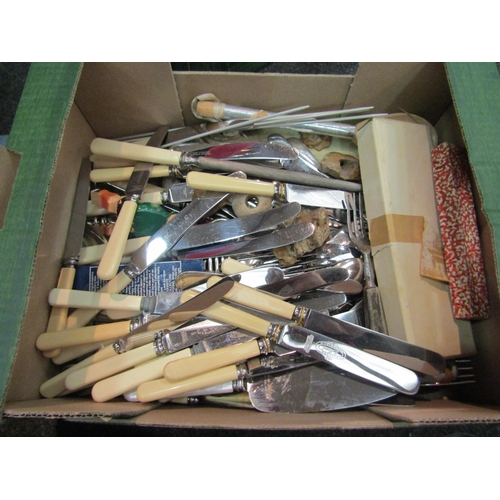 1566 - A quantity of assorted cutlery