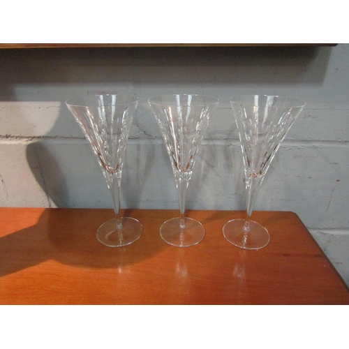 1103 - A modern set of six oversized wine glasses with bubble inclusion detail