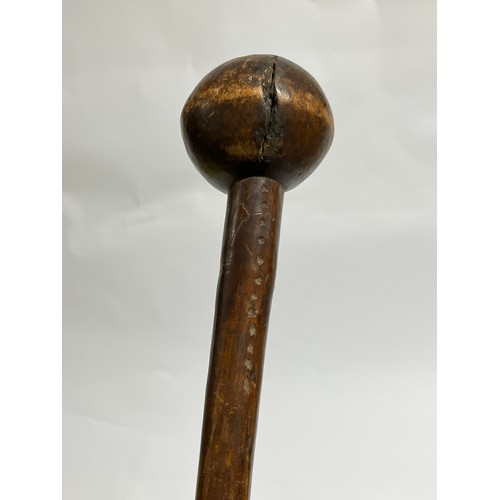 4018 - A Zulu knobkerrie, notches to shaft, split, 68cm long