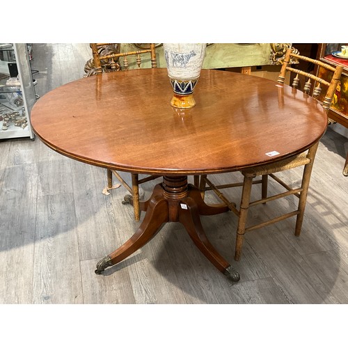 4080 - A 19th Century mahogany breakfast table, the circular top on turned column to quatreform base, 69cm ... 