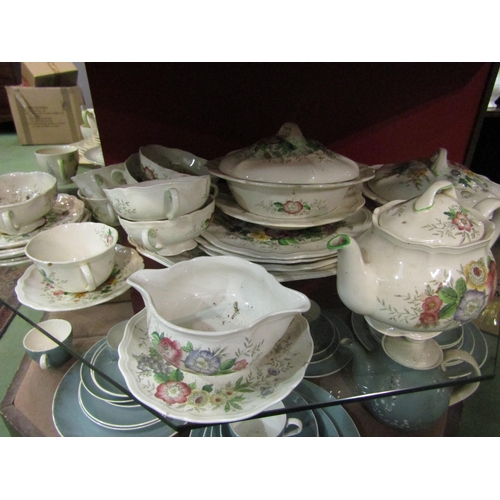 4273 - A quantity of Royal Doulton 