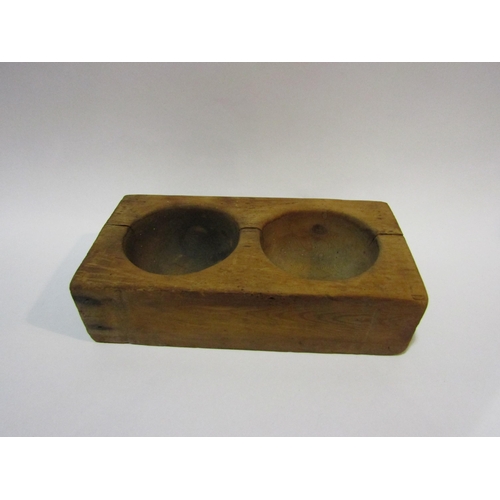 4341 - A vintage shop treen coin tray, 26.5cm long