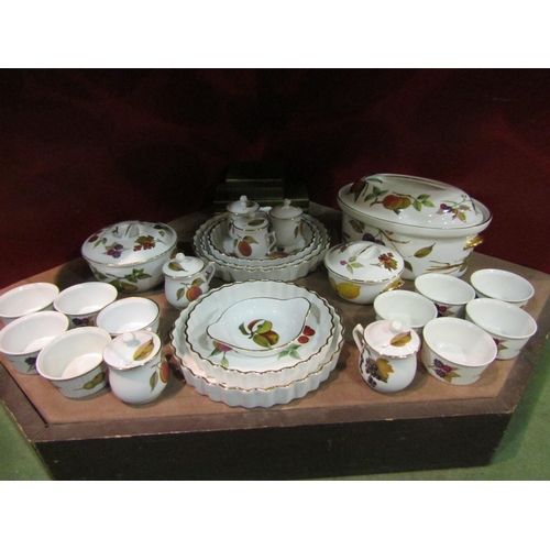 4346 - A quantity of Royal Worcester Evesham table wares including lidded casserole dish, ramekins, flan di... 