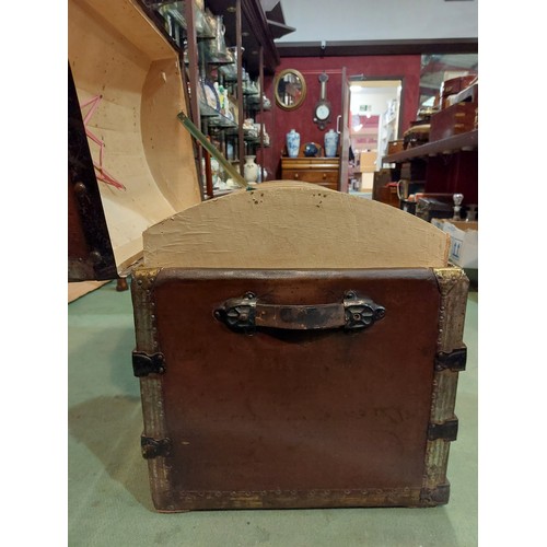 4181 - A Victorian dome top chest on castors with fitted internal compartment shelf, with key, 56cm high x ... 