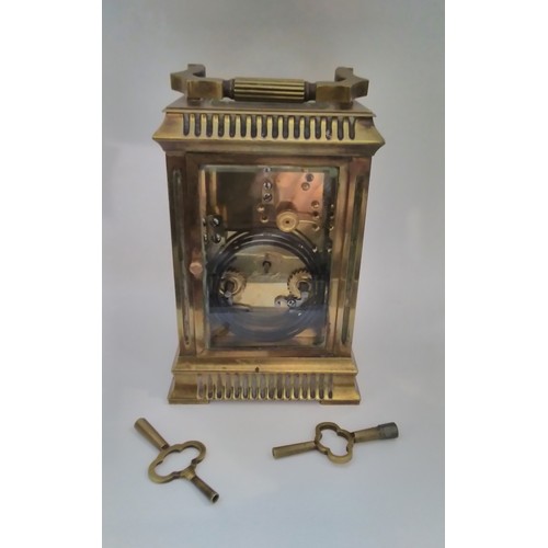 7315 - A late 19th / early 20th Century brass cased carriage clock with striking and repeating mechanism, d... 