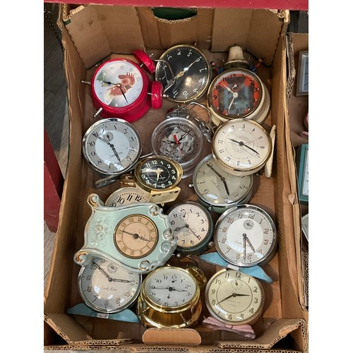 7078 - A quantity of retro alarm clocks including Smiths