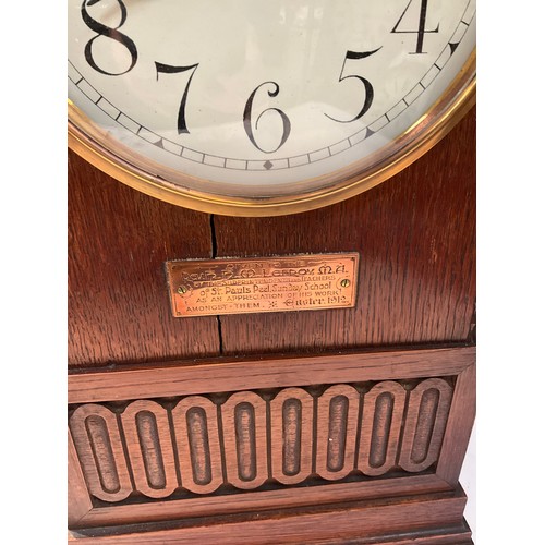 7081 - An early 20th Century oak cased mantel clock of arched form, Arabic enamel dial, with 1912 dated pla... 