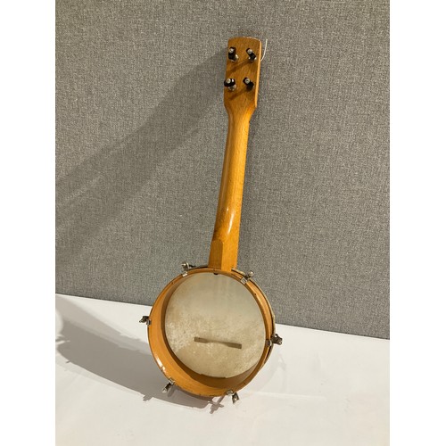 5005 - A GHS British made banjo ukulele (banjolele) with original case