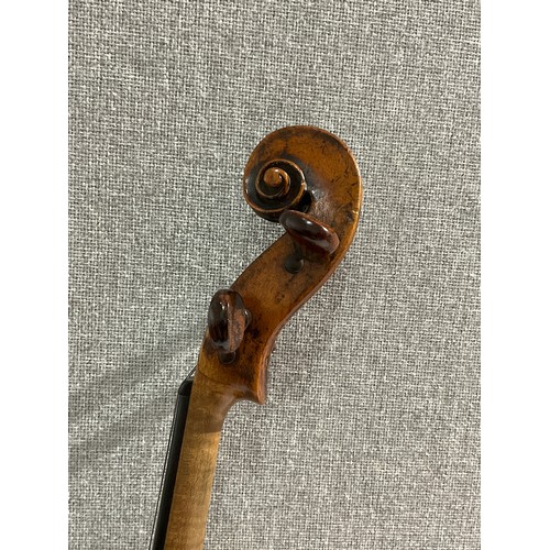 5086 - A circa 1800 German violin, full size (4/4) with single piece back, rosewood tuning pegs, restored, ... 