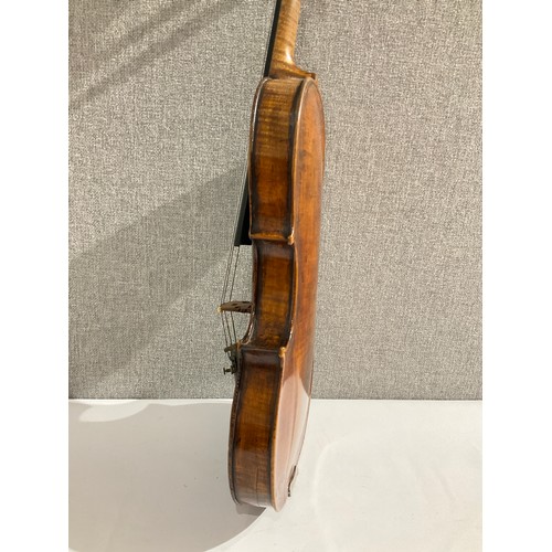 5086 - A circa 1800 German violin, full size (4/4) with single piece back, rosewood tuning pegs, restored, ... 