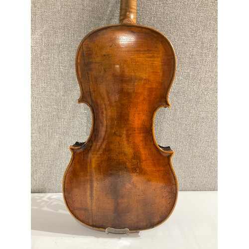 5086 - A circa 1800 German violin, full size (4/4) with single piece back, rosewood tuning pegs, restored, ... 