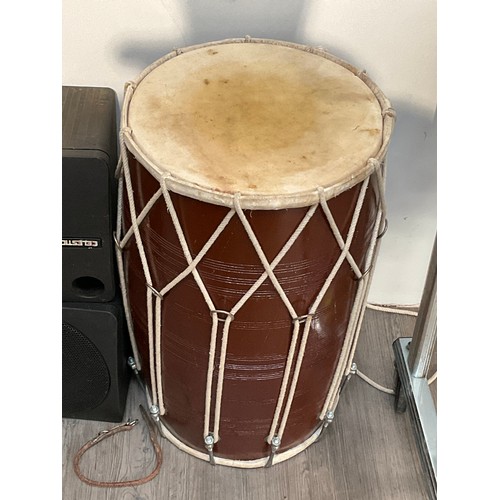 5064 - An Indian dholak drum