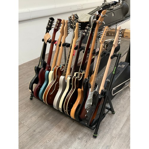 5119 - A Gravity nine guitar rack stand