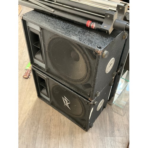 5075 - A pair of Peavey PA speakers with stands