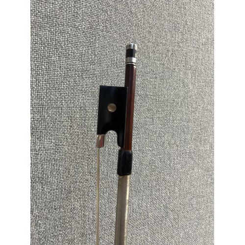 5089 - An early 20th Century violin bow, ebony frog, round stick, mother of pearl inlay and white metal mou... 