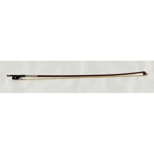 5089 - An early 20th Century violin bow, ebony frog, round stick, mother of pearl inlay and white metal mou... 