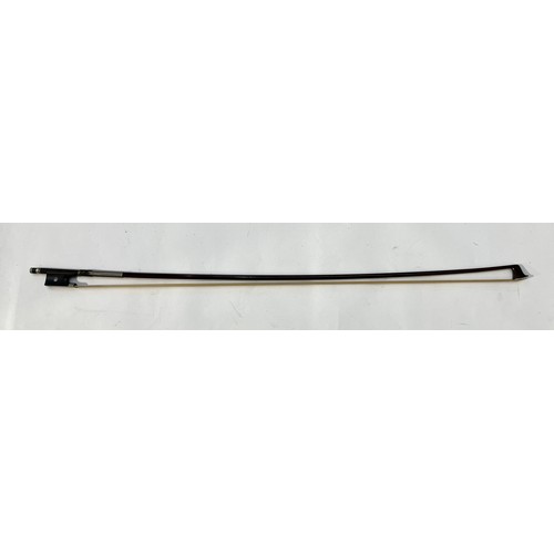 5085 - An early 20th Century violin bow, ebony frog, round stick, mother of pearl inlay and plated metal mo... 