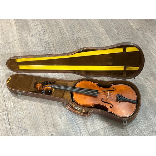 5082 - An early-mid 20th Century Maidstone violin, full size (4/4), cased