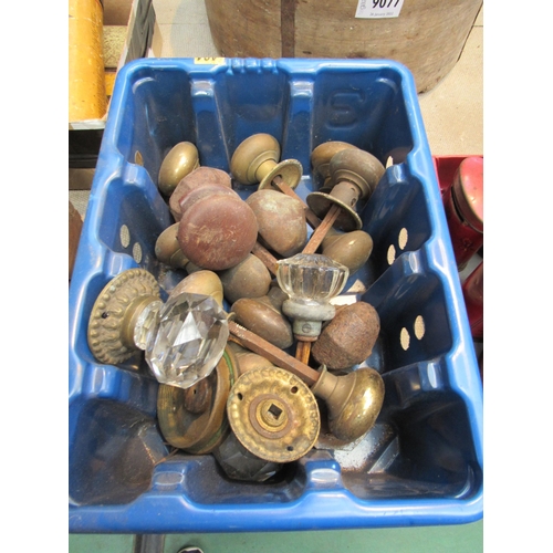 9078 - A box of mixed brass door knobs, includes two glass