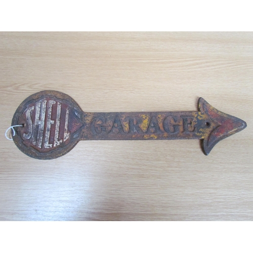 9200 - A cast iron Shell garage sign in the form of an arrow, 40cms long