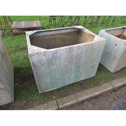 9307 - A riveted galvanised water tank, 37