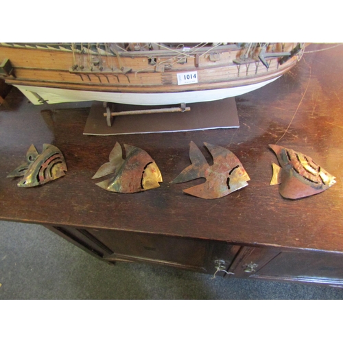 1160 - A set of eight metal fish