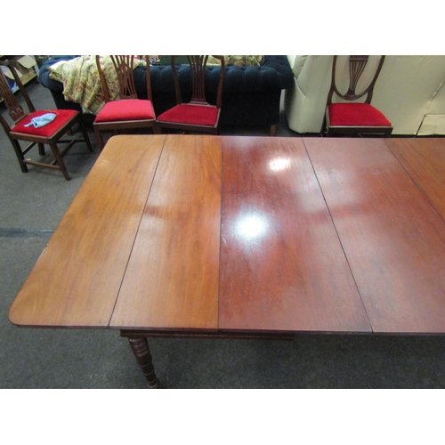 1135 - A Victorian extending dining table with three extra leaves on turned legs to castors, 73cm high x 26... 