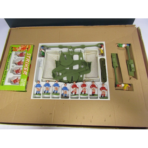 7077 - A boxed 1970's Subbuteo table football team, ref.47 in yellow shirts and blue shorts, a Subbuteo Clu... 