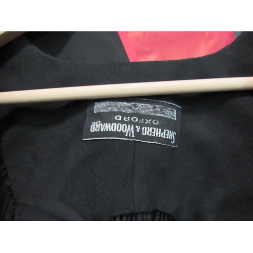 1049 - A Shepherd & Woodward Ltd., Oxford quality scholastic gown, a soft cloth mortar board and scholastic... 